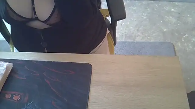 Snapshot of Silvia2277 chatting on 02-14-26, 09:20 Silvia2277 online show from 02-14-26, 09:20