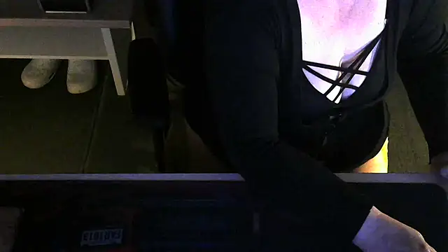 Snapshot of Silvia2277 chatting on 03-20-26, 08:10 Silvia2277 online show from 03-20-26, 08:10