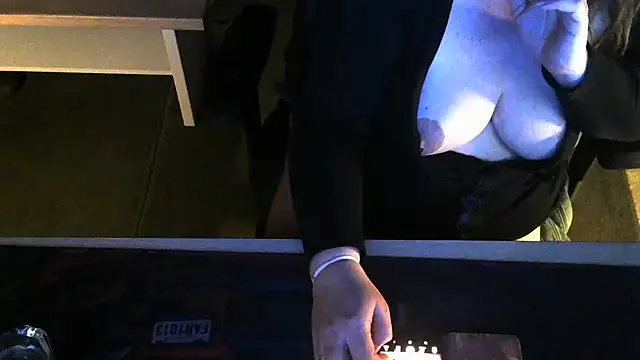 Snapshot of Silvia2277 chatting on 03-07-26, 10:15 Silvia2277 online show from 03-07-26, 10:15