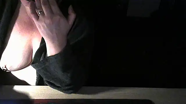 Snapshot of Silvia2277 chatting on 12-18-25, 08:34 Silvia2277 online show from 12-18-25, 08:34