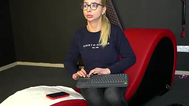 Snapshot of CelineConner chatting on 02-13-25, 08:38 CelineConner online show from 02-13-25, 08:38