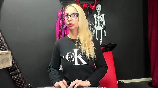 CelineConner online show from 11-10-25, 05:12