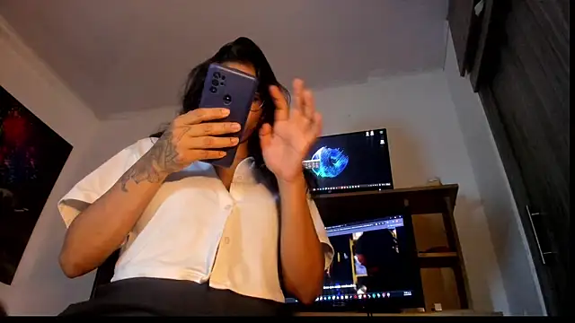 kaamilah online show from 10-15-25, 04:33