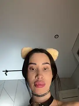Yunasi online show from 12-28-24, 12:56