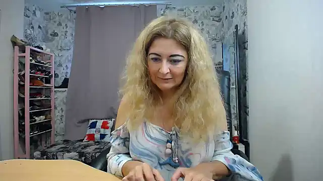 Snapshot of Helen1974 chatting on 10-15-25, 09:50 Helen1974 online show from 10-15-25, 09:50