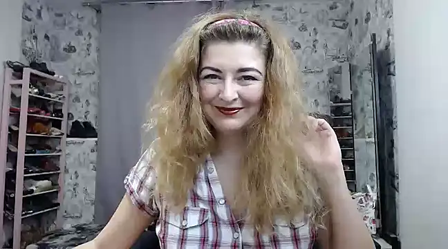 Snapshot of Helen1974 chatting on 01-28-25, 07:10 Helen1974 online show from 01-28-25, 07:10