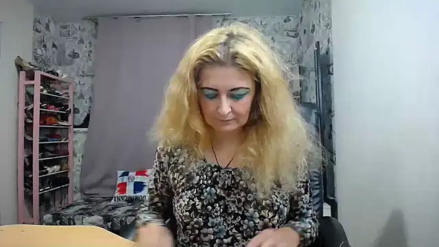 Snapshot of Helen1974 chatting on 10-07-25, 09:38 Helen1974 online show from 10-07-25, 09:38
