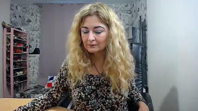Snapshot of Helen1974 chatting on 10-22-25, 12:37 Helen1974 online show from 10-22-25, 12:37