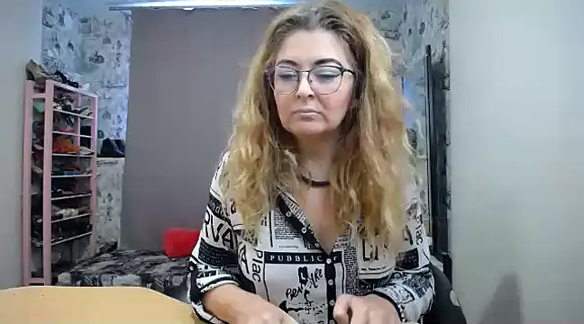 Snapshot of Helen1974 chatting on 02-19-25, 07:50 Helen1974 online show from 02-19-25, 07:50