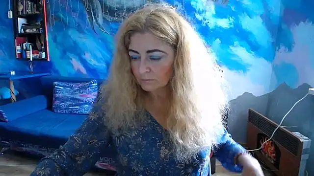 Snapshot of Helen1974 chatting on 09-10-25, 07:51 Helen1974 online show from 09-10-25, 07:51