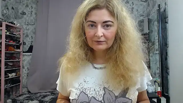 Snapshot of Helen1974 chatting on 10-14-25, 01:28 Helen1974 online show from 10-14-25, 01:28