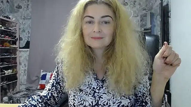 Snapshot of Helen1974 chatting on 10-10-25, 05:41 Helen1974 online show from 10-10-25, 05:41