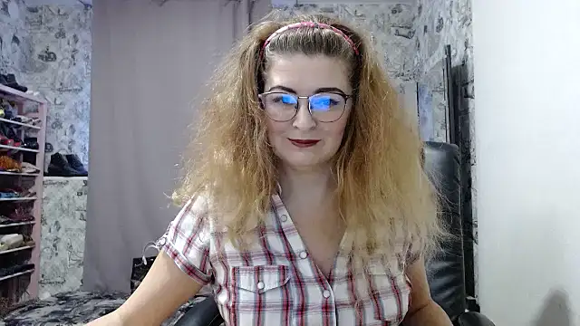 Snapshot of Helen1974 chatting on 01-28-25, 01:05 Helen1974 online show from 01-28-25, 01:05