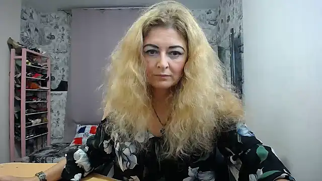 Snapshot of Helen1974 chatting on 10-25-25, 03:34 Helen1974 online show from 10-25-25, 03:34