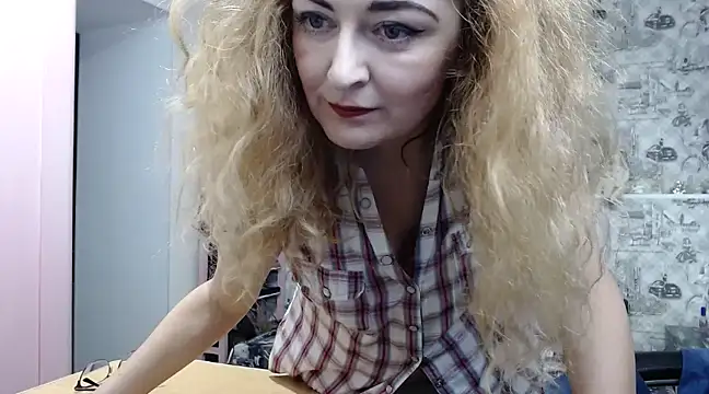 Snapshot of Helen1974 chatting on 01-28-25, 10:12 Helen1974 online show from 01-28-25, 10:12