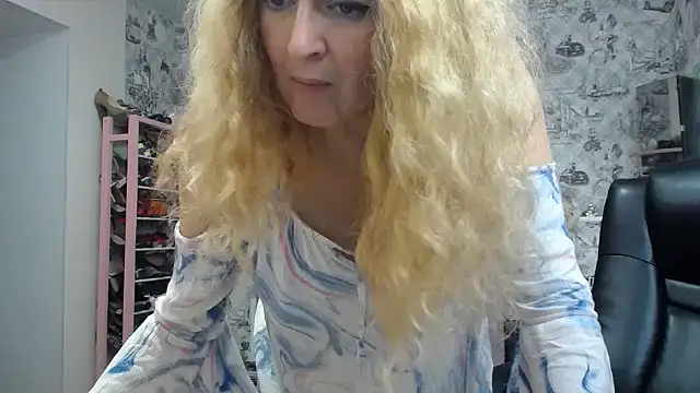 Snapshot of Helen1974 chatting on 10-24-25, 03:55 Helen1974 online show from 10-24-25, 03:55