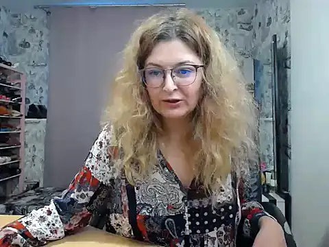 Snapshot of Helen1974 chatting on 02-25-25, 02:26 Helen1974 online show from 02-25-25, 02:26