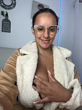 Snapshot of Seized_lust chatting on 02-09-26, 05:22 Seized lust online show from 02-09-26, 05:22