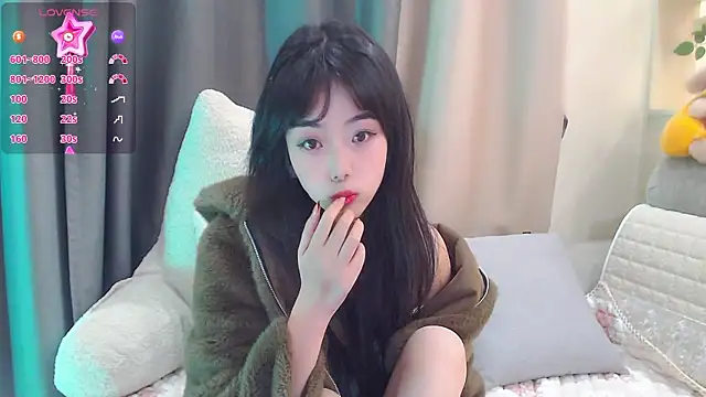 Snapshot of Duludulu_007 chatting on 02-25-25, 01:00 Duludulu 007 online show from 02-25-25, 01:00