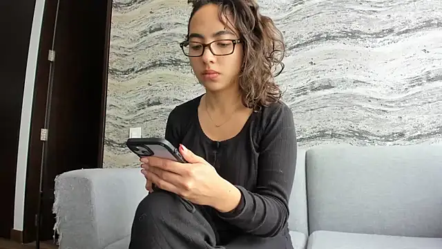 Snapshot of Sophi__a chatting on 09-28-25, 01:07 Sophi  a online show from 09-28-25, 01:07