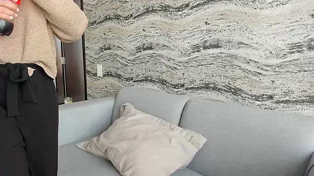 Snapshot of Sophi__a chatting on 11-17-25, 08:35 Sophi a online show from 11-17-25, 08:35