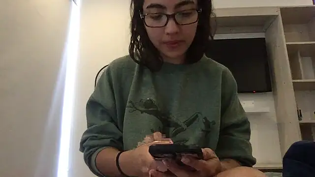 Sophi  a online show from 04-18-26, 06:21