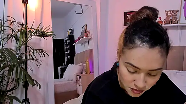 Zoe Gruber online show from 11-20-25, 09:36