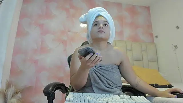 emily lean  online show from 06-19-26, 08:47