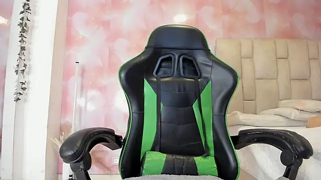 emily lean  online show from 11-26-25, 02:11