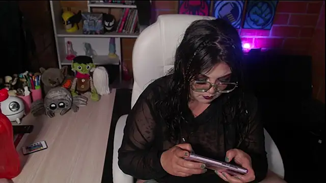 juliette rd online show from 10-28-25, 04:02