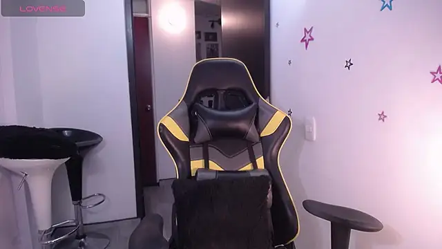 22Emma  online show from 11-03-25, 01:44