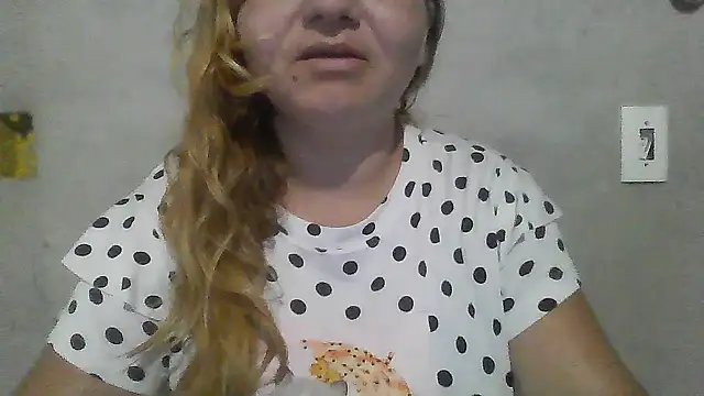 Snapshot of laiscibelle chatting on 10-25-25, 10:21 laiscibelle online show from 10-25-25, 10:21