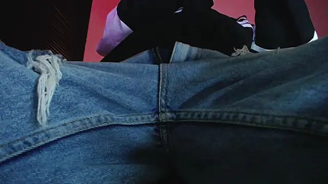 zacwatson  online show from 02-12-26, 04:34