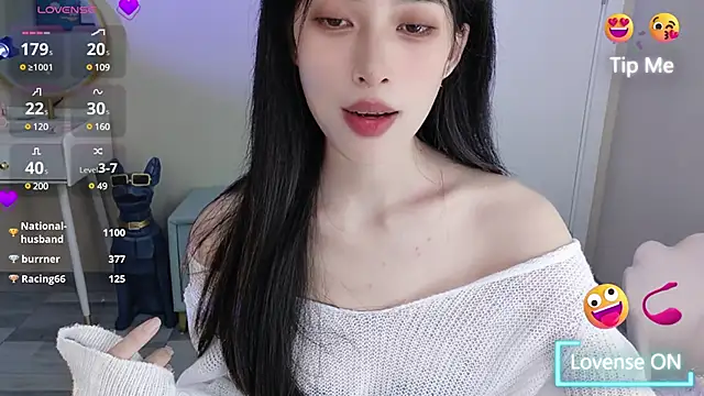 Snapshot of Aurora_99 chatting on 12-18-24, 04:28 Aurora 99 online show from 12-18-24, 04:28