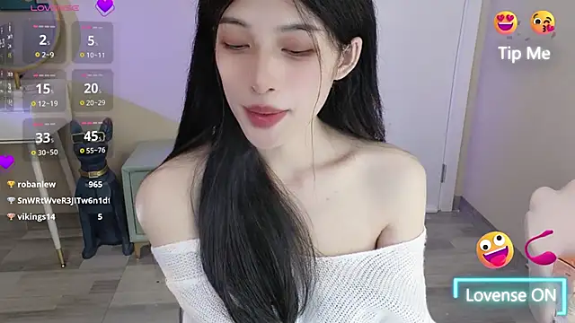 Snapshot of Aurora_99 chatting on 12-31-24, 10:04 Aurora 99 online show from 12-31-24, 10:04