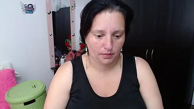 Snapshot of CristialJones_ chatting on 10-08-25, 01:56 CristialJones online show from 10-08-25, 01:56
