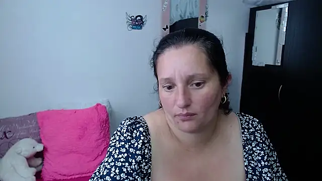 Snapshot of CristialJones_ chatting on 10-18-25, 03:14 CristialJones online show from 10-18-25, 03:14