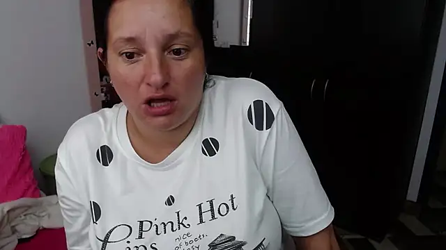 Snapshot of CristialJones_ chatting on 10-10-25, 12:06 CristialJones online show from 10-10-25, 12:06