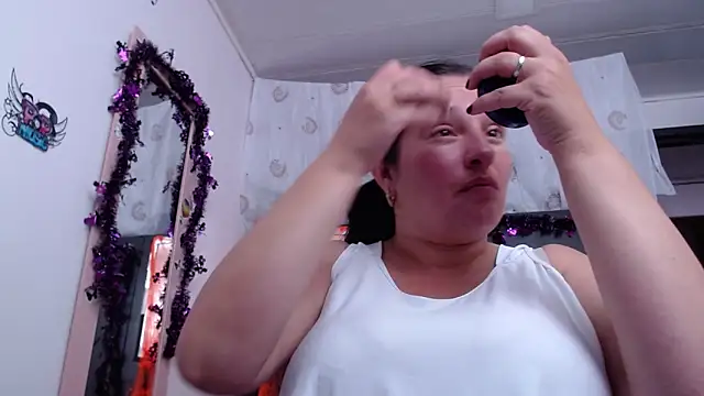 Snapshot of CristialJones_ chatting on 10-20-25, 02:17 CristialJones online show from 10-20-25, 02:17