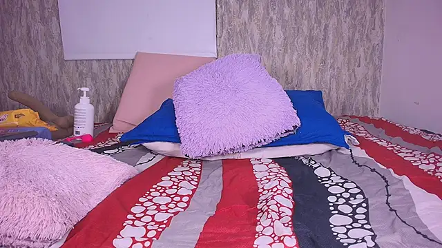 Snapshot of violett_lo chatting on 03-06-25, 03:13 violett lo online show from 03-06-25, 03:13