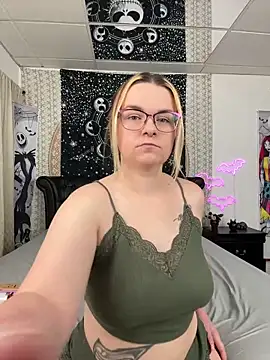 DaisieMaeXO online show from 01-04-25, 10:13