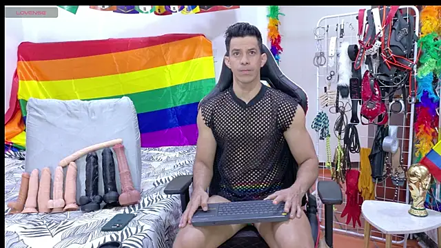Snapshot of JoseRumbero26 chatting on 06-25-26, 12:21 JoseRumbero26 online show from 06-25-26, 12:21
