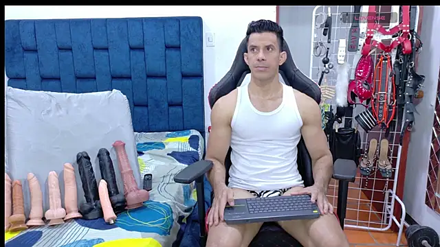 Snapshot of JoseRumbero26 chatting on 04-23-26, 02:18 JoseRumbero26 online show from 04-23-26, 02:18