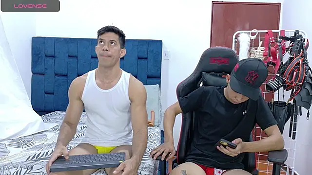 JoseRumbero26 online show from 10-04-25, 12:07