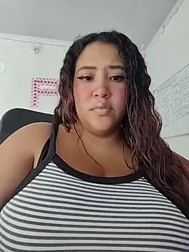 Snapshot of I_am_yours- chatting on 06-06-26, 04:12 I am yours- online show from 06-06-26, 04:12