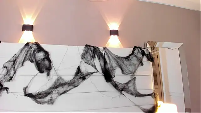 Lilly 2809  online show from 10-19-25, 04:04