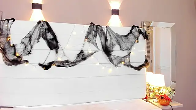 Lilly 2809  online show from 10-22-25, 04:34