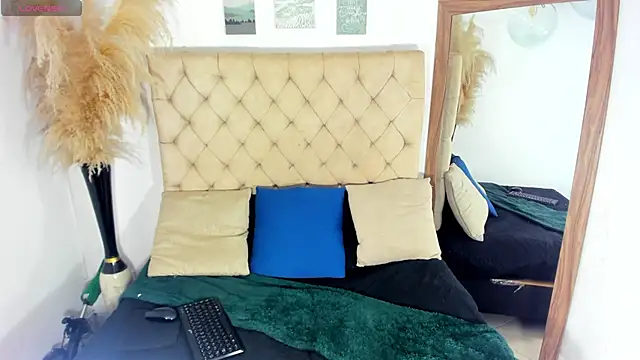 helena copper  online show from 11-08-25, 08:23