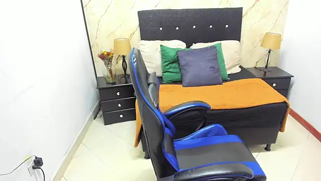 helena copper  online show from 04-12-26, 04:38