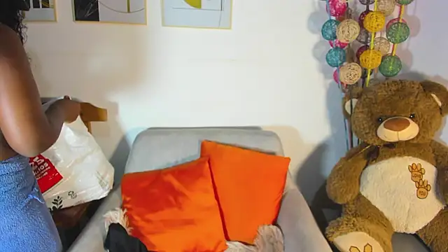 helena copper  online show from 03-23-26, 01:39